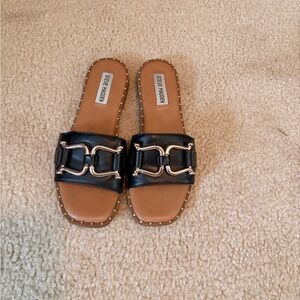 Steve Madden Black and Tan Buckle Sandals